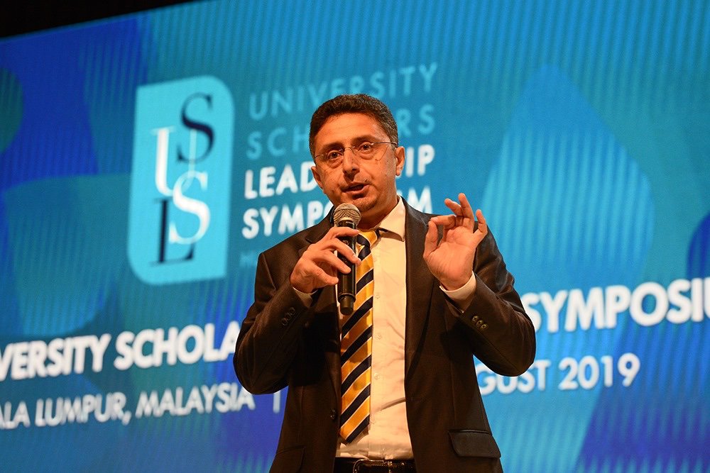 EiadYafi's tweet photo. Speaking at 10th University Scholars Leadership Symposium 2019, Kuala Lumpur, Malaysia #USLS2019 #humanitarianaffairs #usls10 https://t.co/mrSZNORvsZ