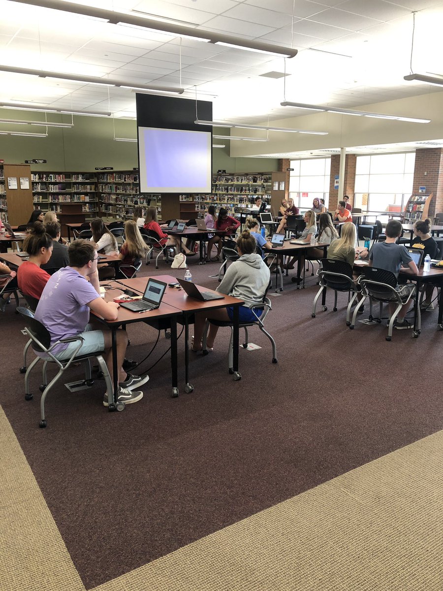 MNSDIrvine's tweet image. Excited to have nearly 50 Warriors here working at our College Essay Workshop! #dedicatedstudents #dreamBIG @MuskegoNorwaySc