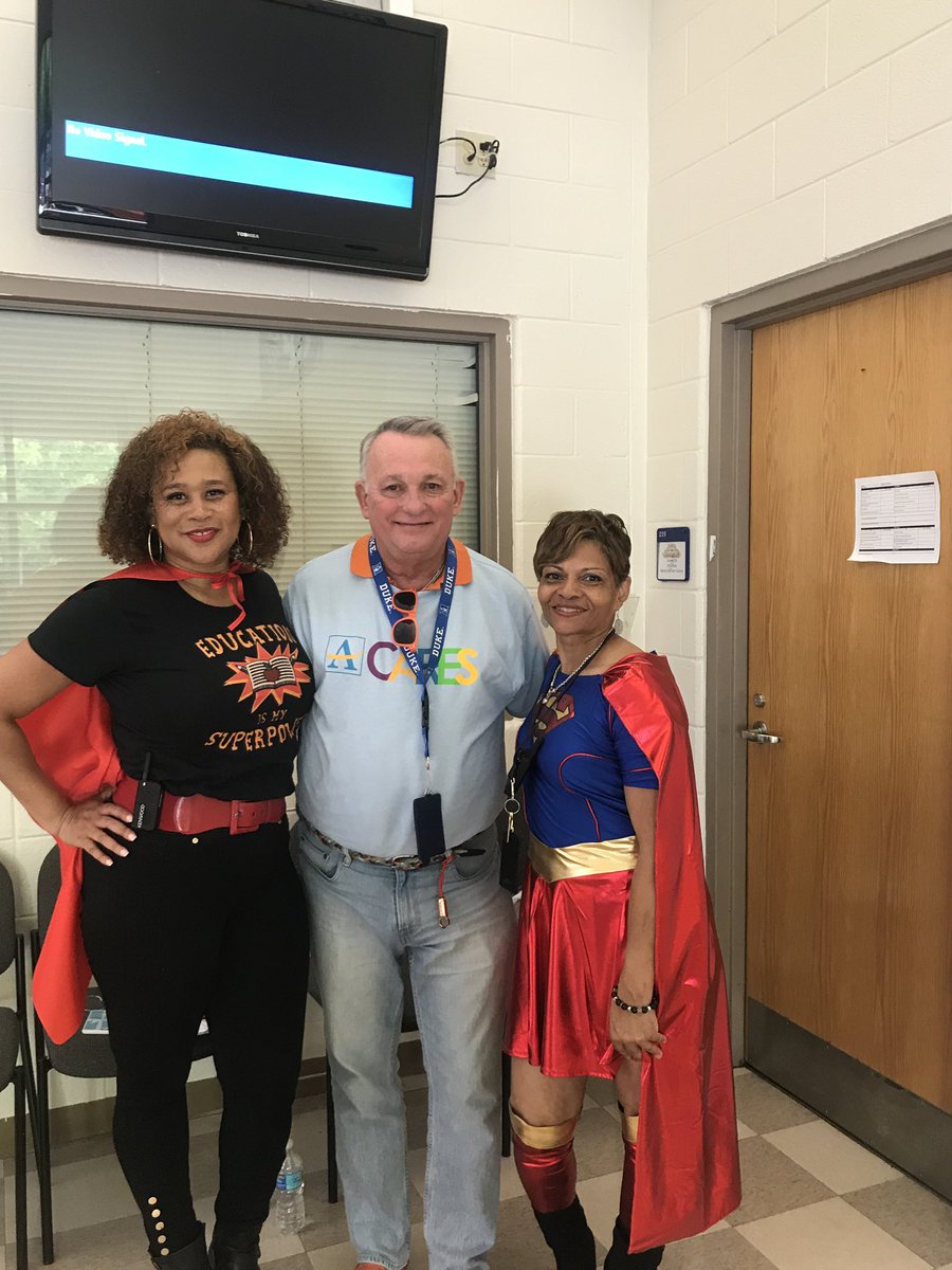 MilesTigersAPS's tweet photo. Welcome back to Miles parents and students, let’s have a SUPER SCHOOL YEAR! #MilesSuperHeroes #MilesCulture https://t.co/kz9oRMo30w