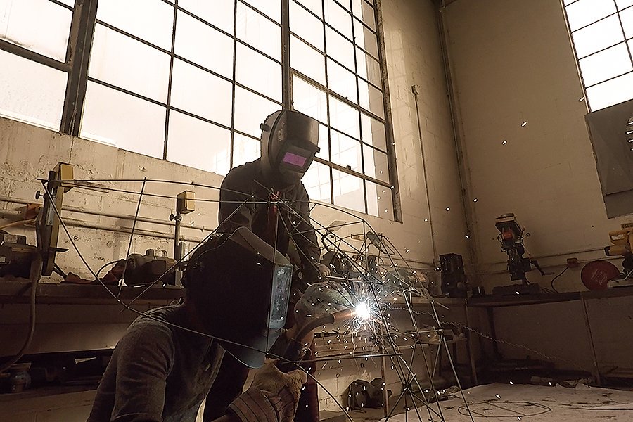 UBScience's tweet photo. #UBuffalo architecture grad Randy Fernando is one of the designers behind โOcean Cube,โ an immersive pop-up exhibit in NYC that fosters a sense of wonder about the sea and asks us to think deeply about how human activities impact #water. ๐๐๐ง Fabrication work took place at UB! https://t.co/UV1GRvuqkJ