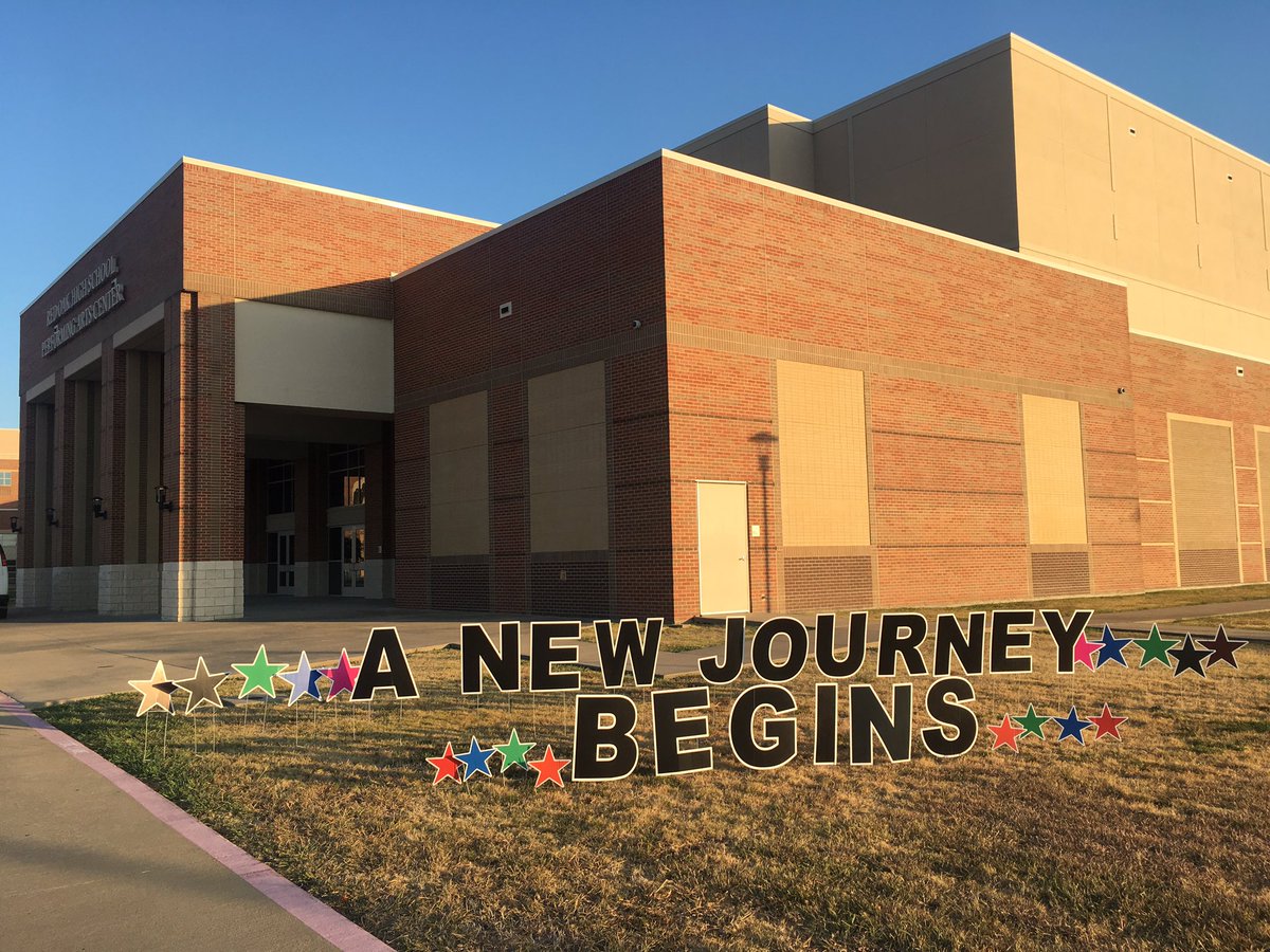 jburnsjennifer's tweet photo. Ready for @redoakisd Convocation on this beautiful morning! #newjourney #4Talons #letsdothis https://t.co/C31zyEu94x