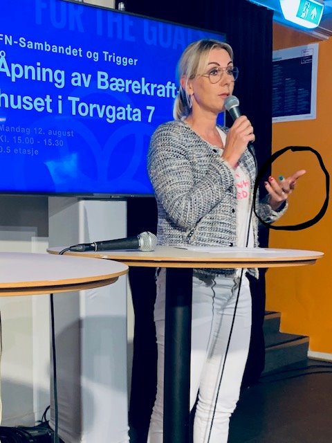 #arendalsuka19: Bærekraftshuset er åpnet med appell fra <a href="/CeciliaFlatum/">Cecilia Flatum</a> -sjekk preppen hennes da - neglelakk i bærekraftfargene! Håper å se deg i #Torvgata7. Alt som skjer der streames, se lenkene her:
deloitte.no.
