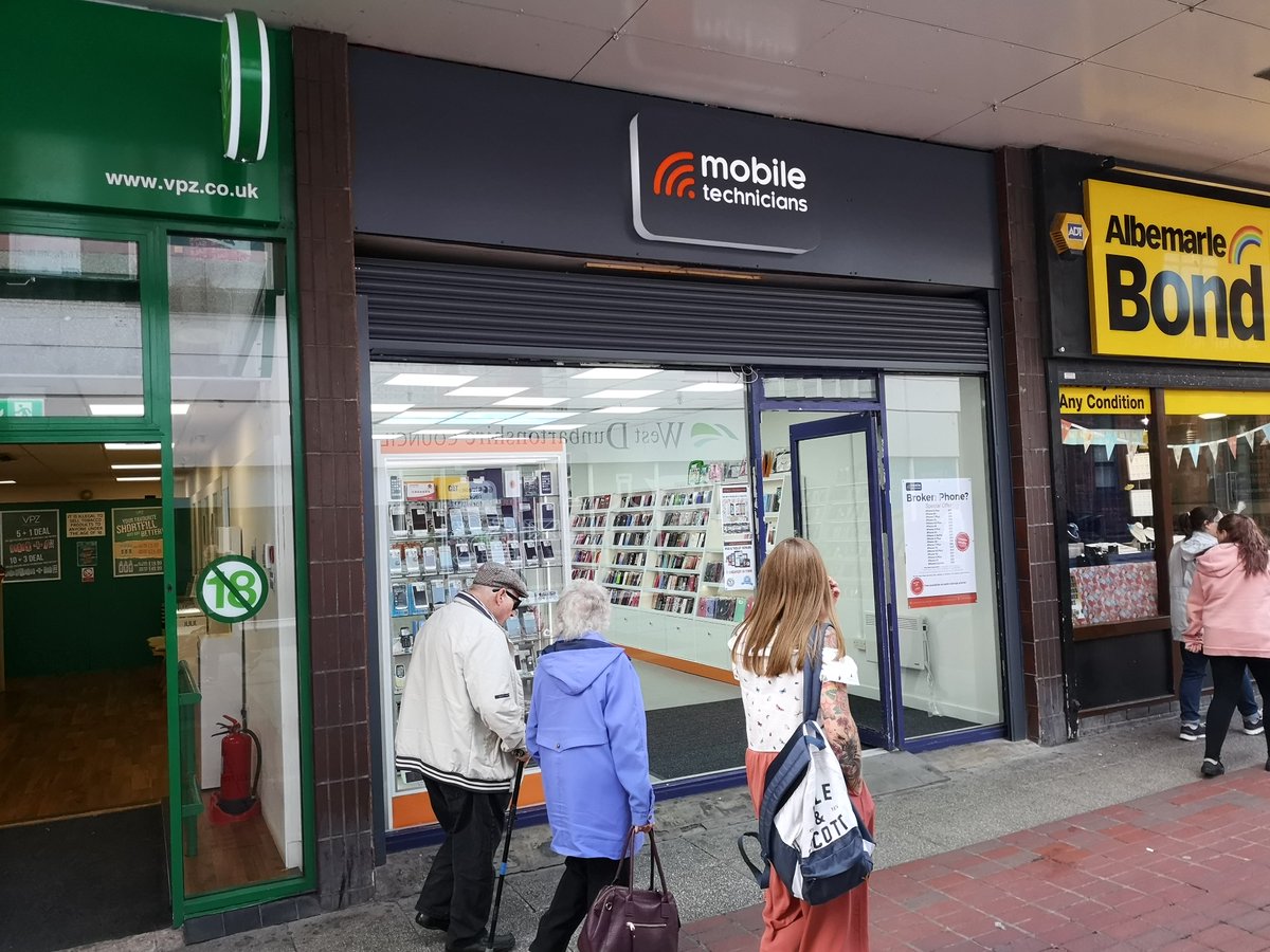 We are delighted to welcome another new store in Clyde, Mobile Technicians - continuing our busy summer of openings at the centre. For leasing opportunities speak to @IslaMonteith at Savills @EdinburghHouse_ @ClydeShopping @clydebankpost