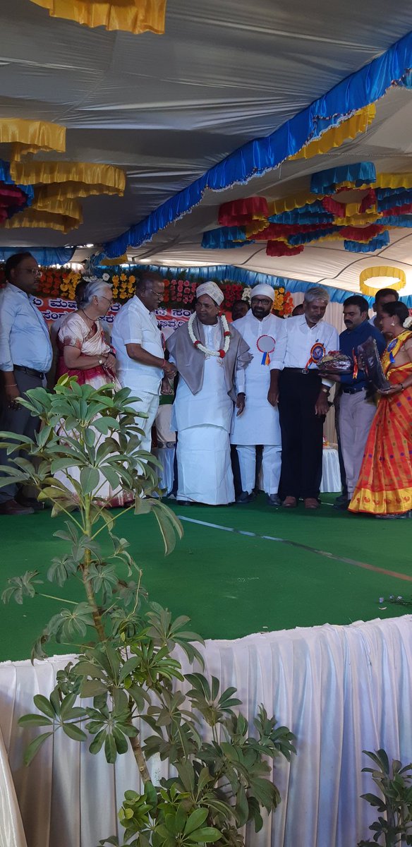 dctsarige's tweet photo. ಮಾಜಿ ಮುಖ್ಯಮಂತ್ರಿ ಶ್ರೀ ಸಿದ್ದರ���ಮಯ್ಯ ನವರಿಗೆ ಹುಟ್ಟು ಹಬ್ಬದ ಹಾರ್ದಿಕ ಶುಭಾಶಯಗಳು. ದೇವರು ನಿಮಗೆ ನೂರಾರು ವರ್ಷಗಳು ಆಯುಷ್ಯ , ಆರೋಗ್ಯ ನೀಡಿ ಕಾಪಾಡಲಿ ಎಂದು ಪ್ರಾರ್ಥಿಸುತ್ತೇನೆ.. @siddaramaiah https://t.co/QVZYtS9qgI