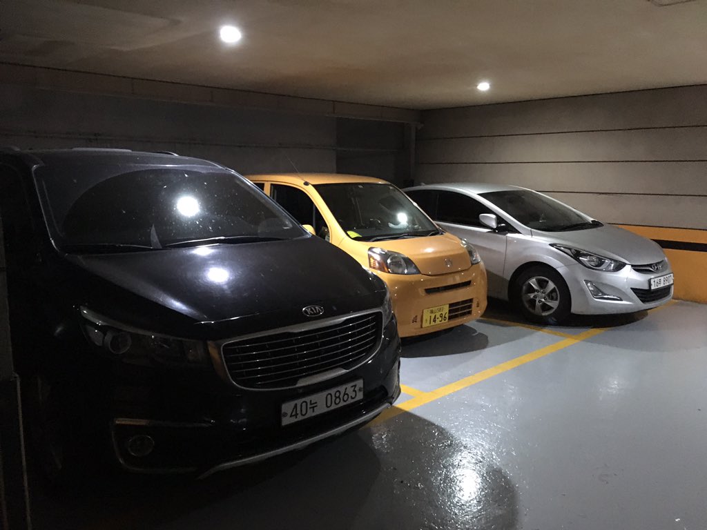コロロン マキシマリスト Ar Twitter 韓国現地民の車と比べるとホンマニッポンの軽自動車ってちっちゃいなあ 線からアゴ飛び出すどころか余ってるし 渡韓ドライブ T Co Yluaoy3a98 Twitter