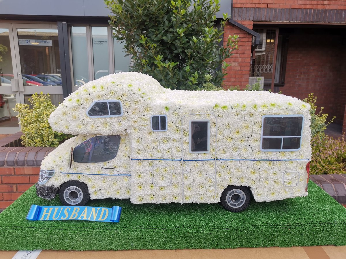 Fantastic campervan tribute created by the talented ladies at Kingstanding Florist <a href="/kalas45/">Mrs Smiff</a> <a href="/mycooplife/">Central Co-op Funeral</a> @crute_k @KarenTaylorBDM <a href="/KiranBhogal1/">Kiran Bhogal</a>