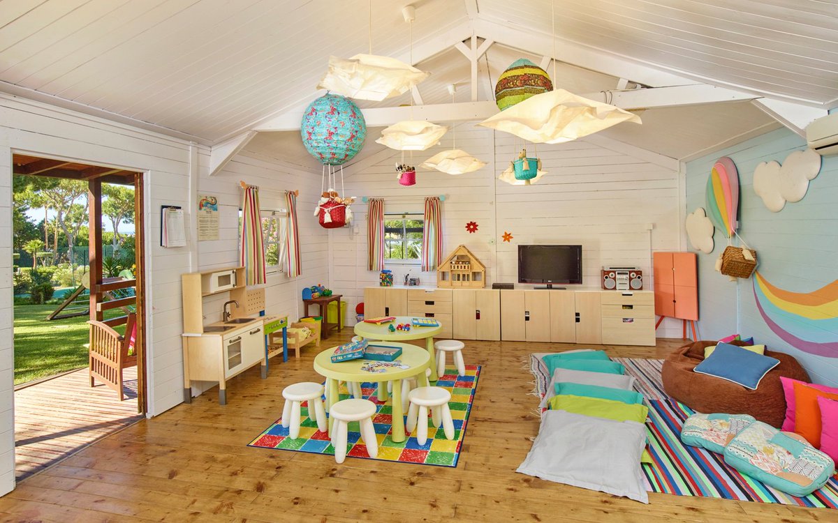 The Hotel Quinta do Lago Kids Club, is open every day during the summer school holidays, inviting our younger guests to have fun and be happy by participating in the daily activities available.
#hotelquintadolago #summerholidays #familyhotel #kidsclub #algarve #portugal