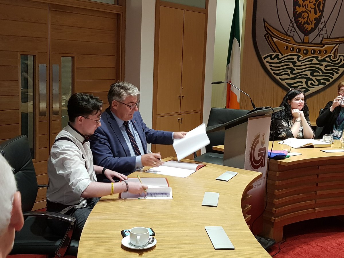 GalwayCityCo's tweet photo. A Letter of Understanding was also signed between Galway City Council and @TeachSolaisLGBT, as it was announced that the centre will received a total of €30,000 in funding from Galway City Council and @DeptRCD. https://t.co/dg1u7YGBKz
