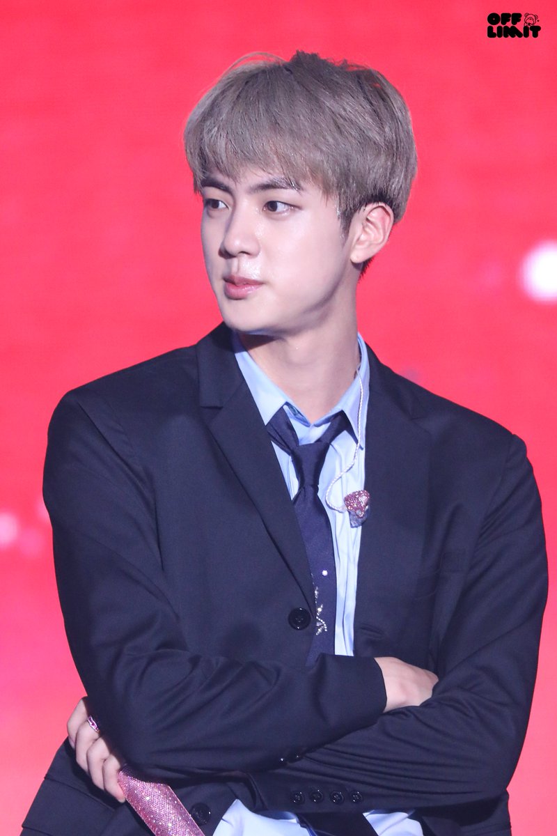 _offlimit_1204's tweet photo. 190811 롯데패밀리콘서트 LDF 
#JIN #석진 #김석진 #BTS #방탄소년단 @BTS_twt

멋있게 팔짱끼구 표정 귀여울일이야😗🐹 https://t.co/rTzs7kNptw