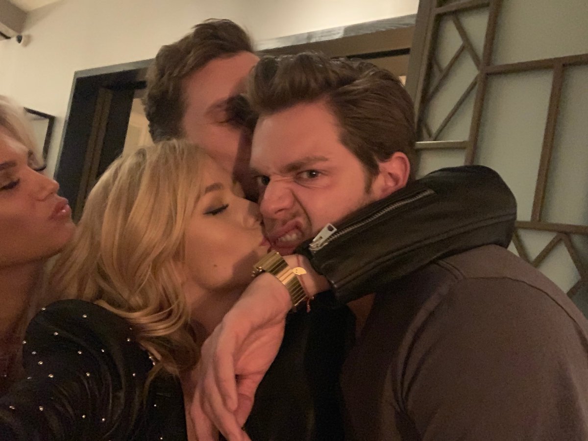 iimevam's tweet photo. He finally gave the kiss on the cheek back! https://t.co/JsLczc53np