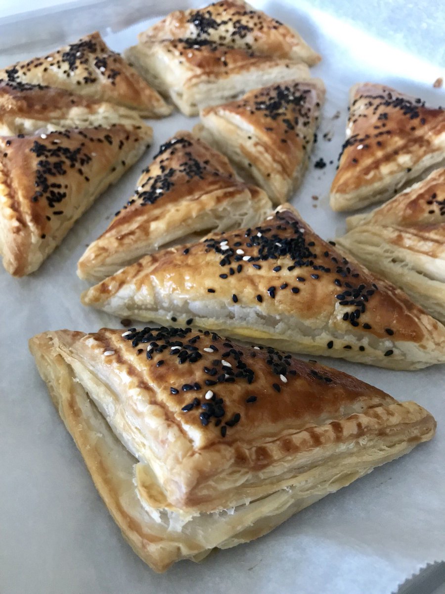 cerenkaragol_'s tweet photo. Börek değil sanki MİMARİ ESER🤪 @cerenbakery bayramda tuzlulara da yer verdi... https://t.co/xCltpwA5aQ