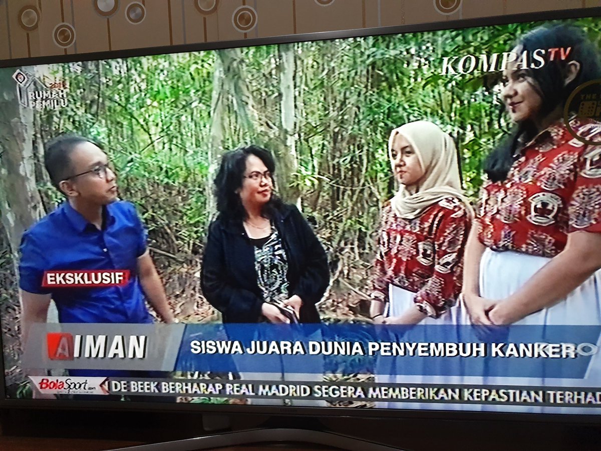 Kalo di Luar Negeri, anak2 hebat ini sudah diHijack oleh perush besar Farmasi dengan gaji super besar dan dilindungi oleh pemerintah mereka.

Sementara di sini mereka cuma bisa masuk TV sambil berkata cita2 saya mau masuk UI 🙈..

Harvard aja mau kalo mereka tau
