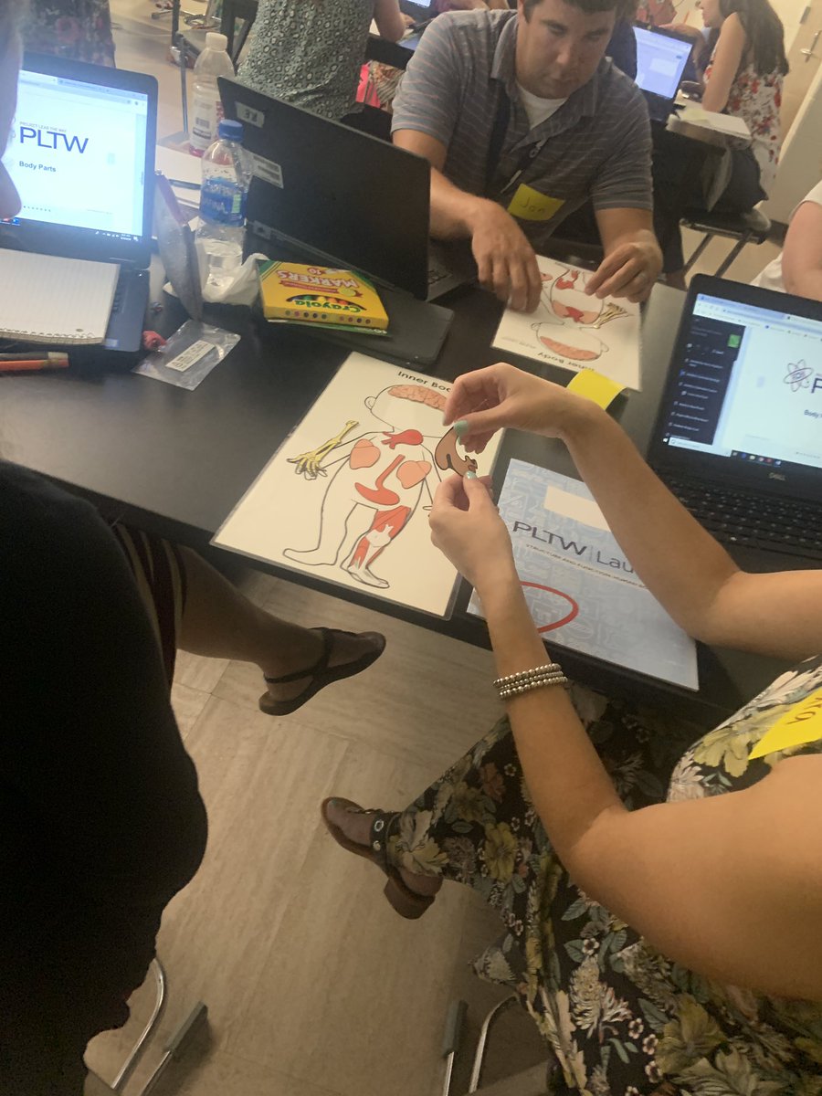 MegBarberVBD's tweet photo. ✌️Great energy as @julia_xistris shares and 👨🏫👩🏫’s begin to explore🙌 #HCSPLTW #PLTW #leadHCS #HCSelementry https://t.co/uY2KNBQ74W