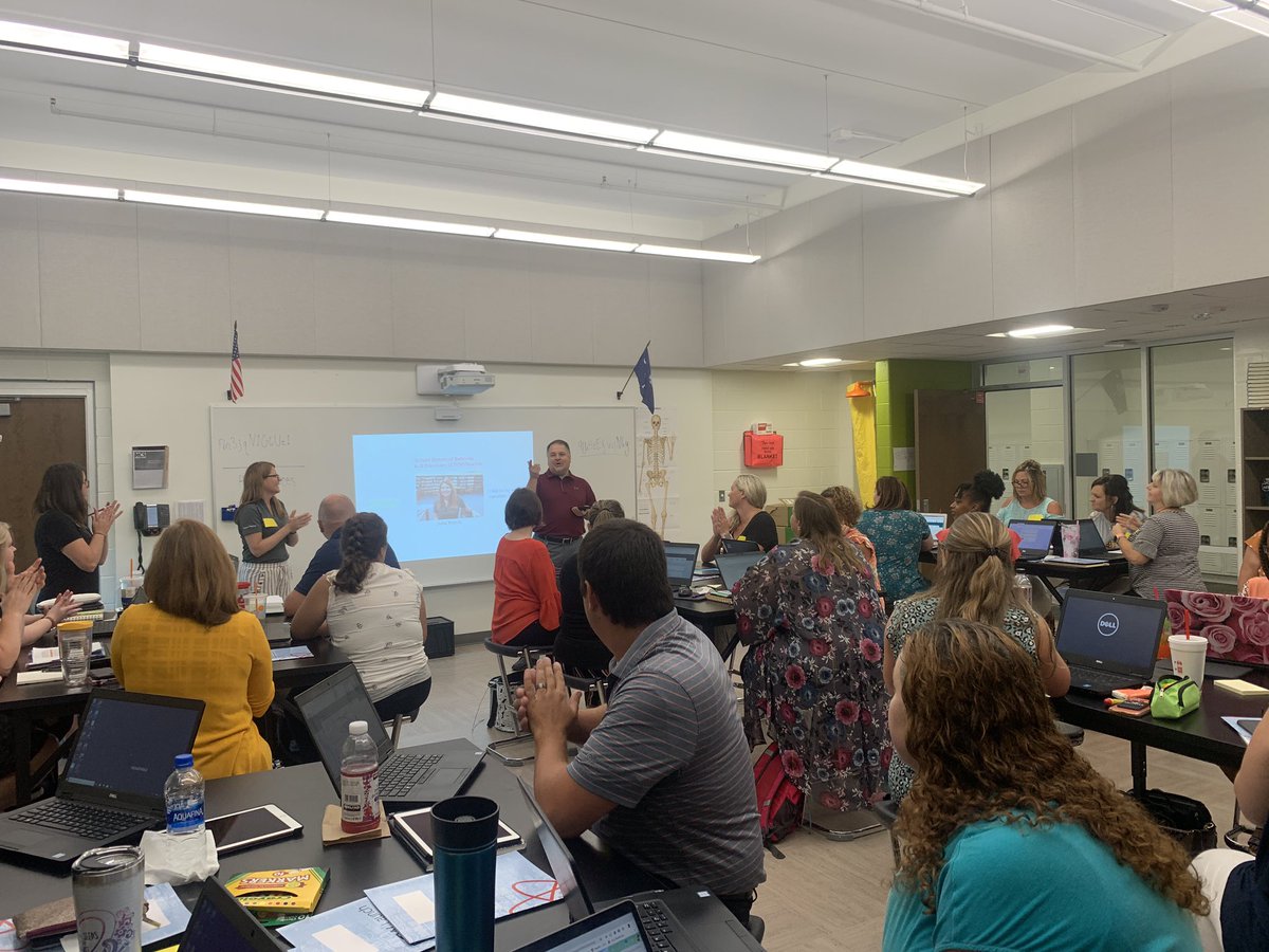 MegBarberVBD's tweet photo. ✌️Great energy as @julia_xistris shares and 👨🏫👩🏫’s begin to explore🙌 #HCSPLTW #PLTW #leadHCS #HCSelementry https://t.co/uY2KNBQ74W