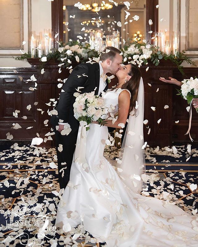 A wedding dream come true! 😍🙌 (📸 credit: @jessicafreyphotography) ift.tt/2YCPK7Y