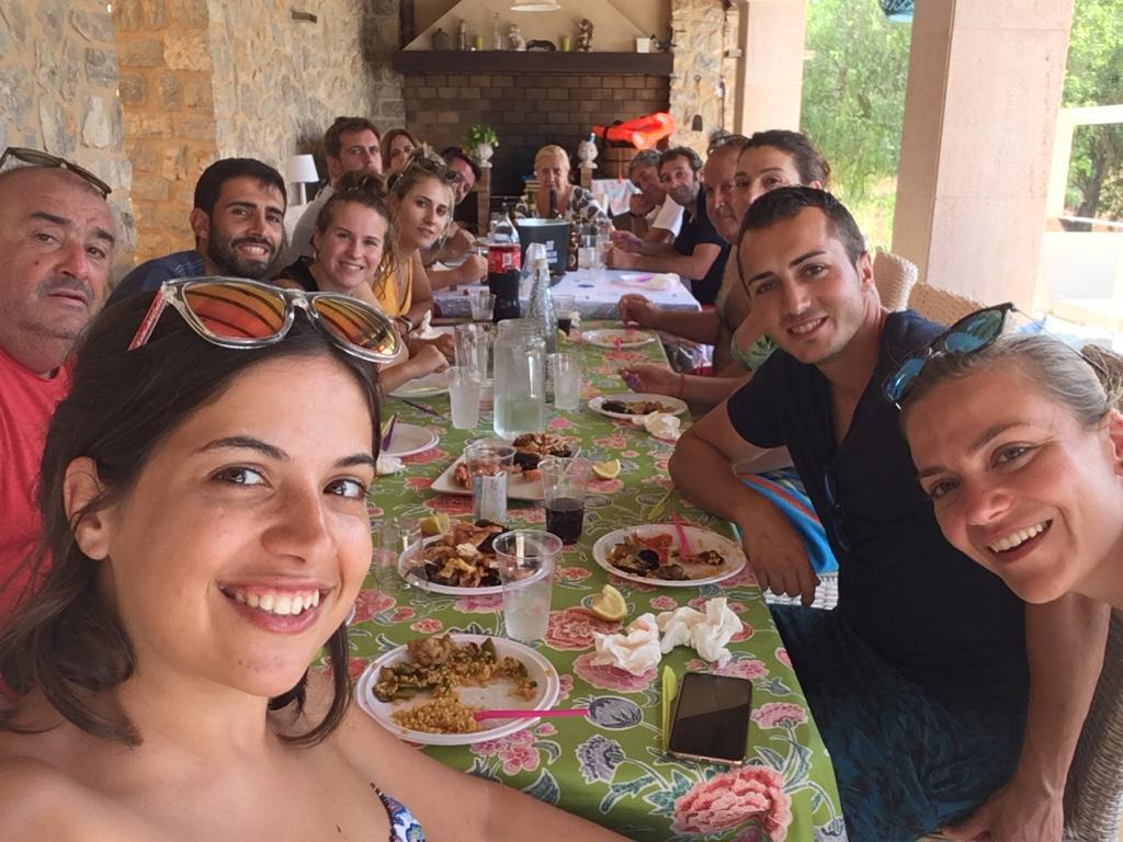 xotsalloure's tweet photo. Xots paella piscina https://t.co/rqwFR6VuhW