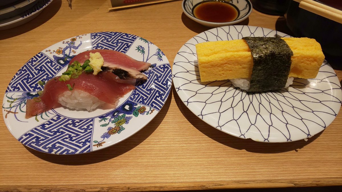 TamaFutako's tweet photo. 夏コミ・コスホリック参加の皆様、本当にお疲れ様でした。帰りは、
孤独のグルメ聖地巡礼３件目：#すし台所家 三軒茶屋店(Season6第五話より)
一人で回転寿司なんて多分初めてのことだろう。散財した後で控え目になった感はあるが10皿いけば満足いくものになる。
#cm96 
#コスホリ26 
#孤独のグルメ https://t.co/OpYzOdvWVq