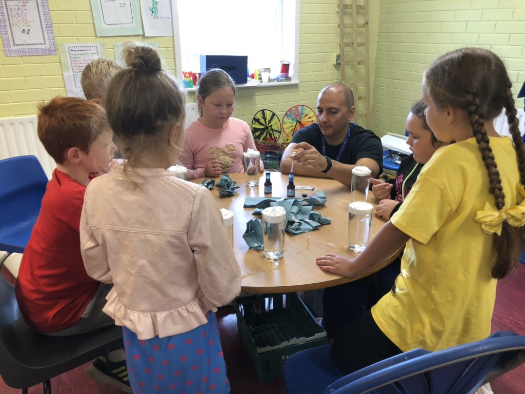 YPASLiverpool's tweet photo. Colin teaching children all about the science of rain and clouds today in north hub Smartys session. #northhub #Science #Smartys https://t.co/vteRxyu0sM