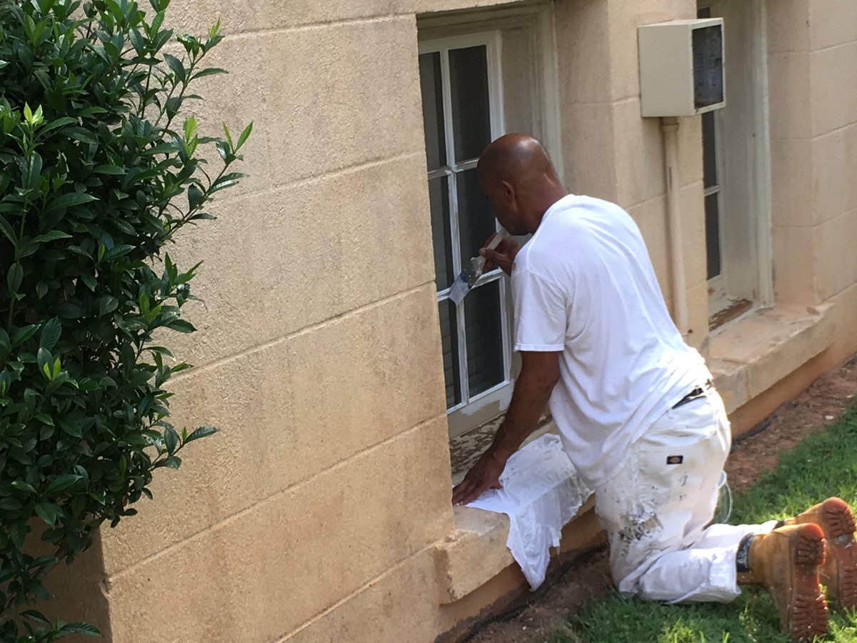 JCSUniversity's tweet image. Thanks for our great facilities staff for putting the final finishing touches on campus! #WelcomeBack #Back2School #ClassesStart