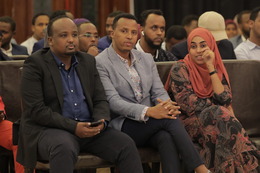 Zahraqoranne's tweet photo. It was a privilege and honor for me to be invited to speak at this beautiful event. Thank you @aleelodotcom, and the youth behind this business, for your contributions to this country. I am satisfied with your services. #DalIyoDad https://t.co/dTFPkfcUSA