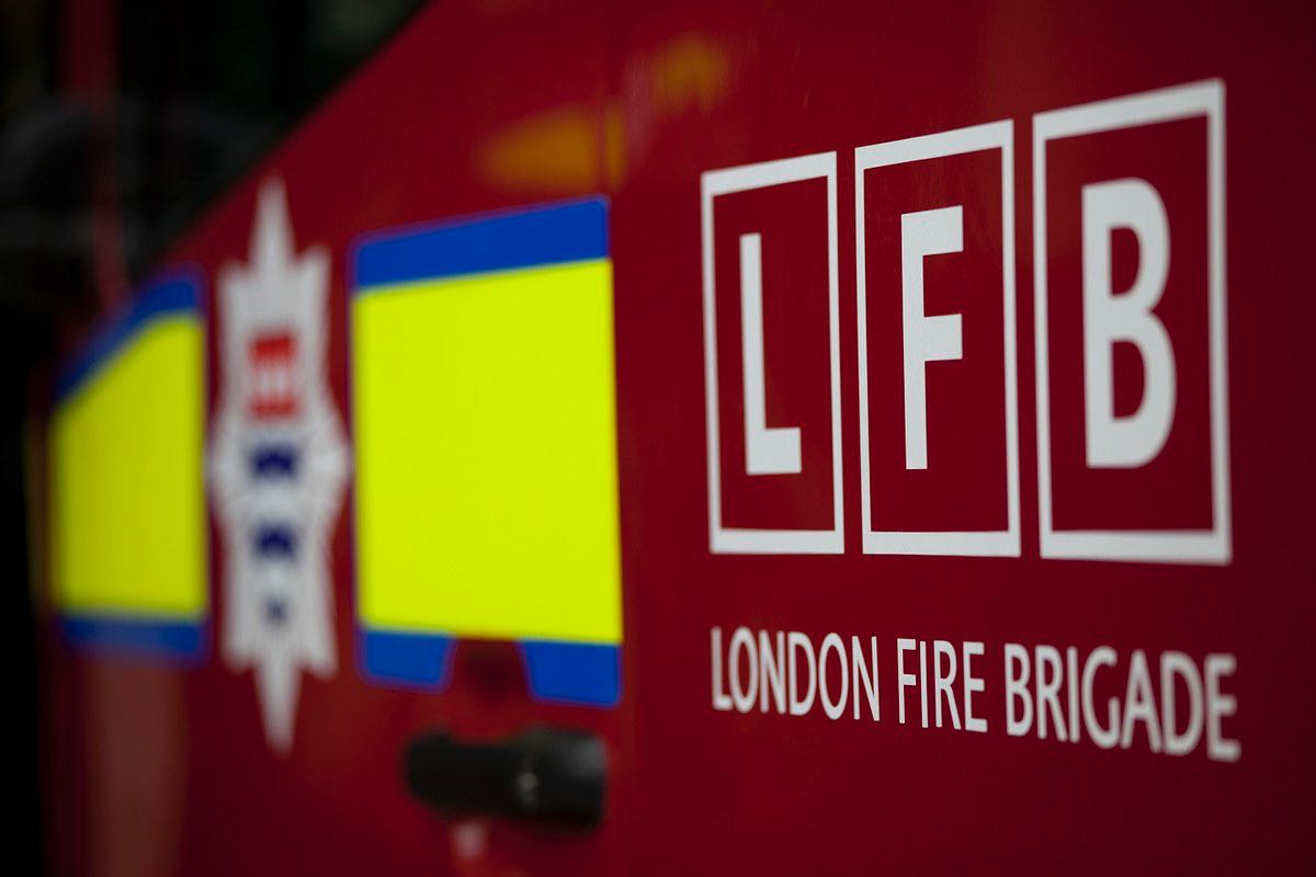 P_T_George's tweet photo. Very busy day for @LondonFire crews, officers &amp; our fantastic control staff. A 15 pump fire and seperate 6 pump fire in Westbourne Grove, with a 4 pump fire in Southall. Relief crews and standby appliances from across London. #OneTeam https://t.co/qPLeCd23kT