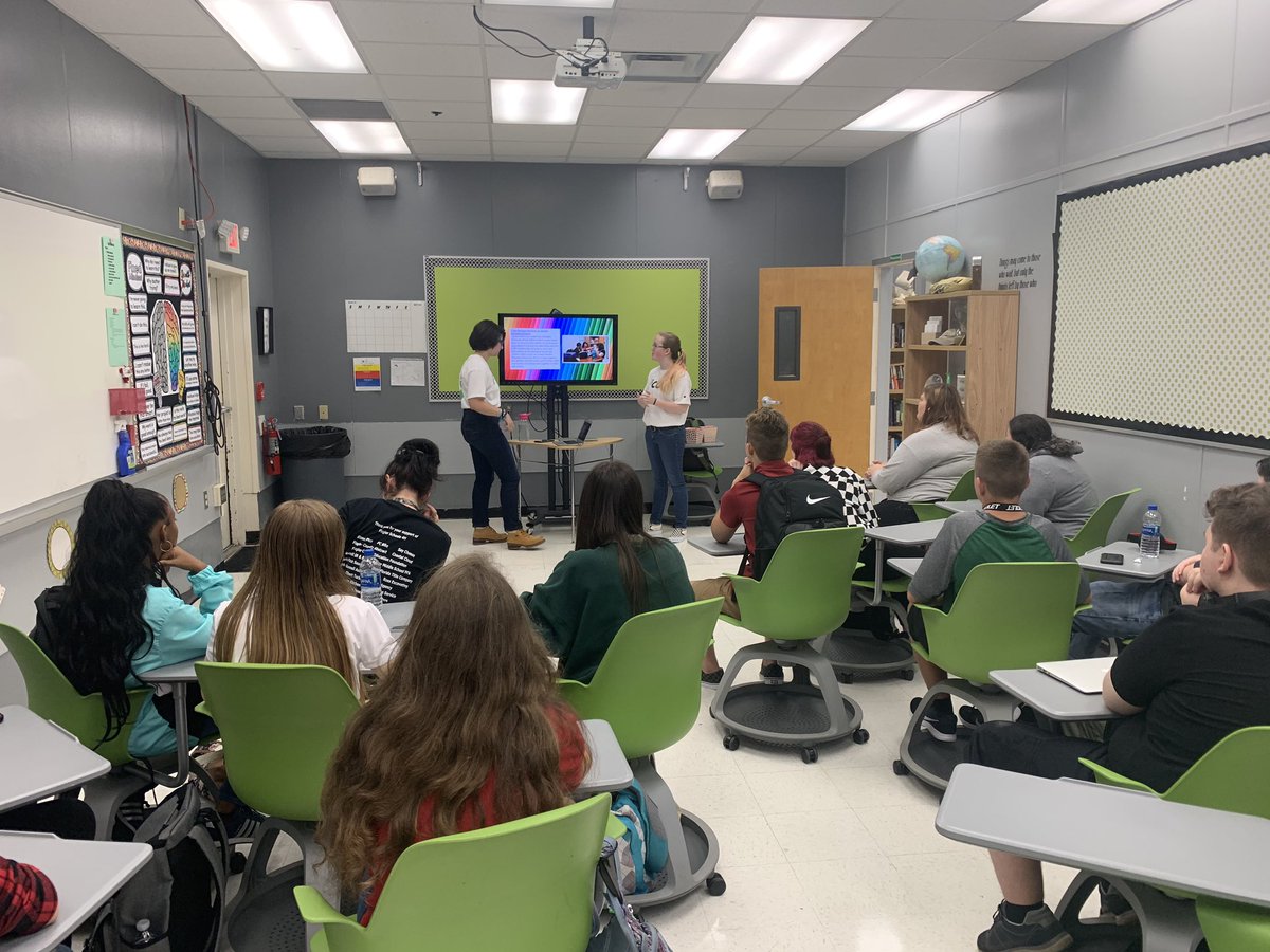 Dr_Schaefer1's tweet photo. Welcome back students!! 🍎 📚 We are excited to have you back! The student run conference (i3Con) to start the school year is under way! Presenters a doing a fantastic job! #newtechnetwork #i3academy #projectbasedlearning @newtechnetwork @FlaglerI3 @FPCHS https://t.co/JytvxNeX8m