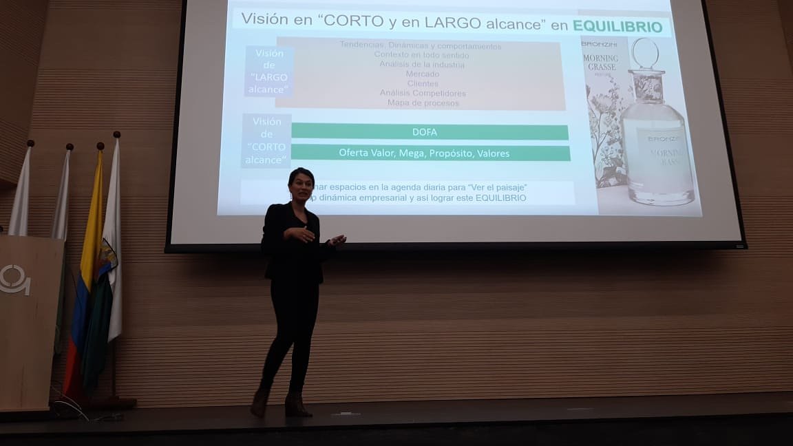 FragNeroli's tweet photo. Natalia Montoya, fundadora de Neroli, exponiendo su experiencia de trayectoria MEGA. La historia de Neroli es fascinante, y en la cámara de comercio de Medellín, ella nos la cuenta. #fragneroli @FragNeroli @CamaraMedellin https://t.co/2bzowQnZQq