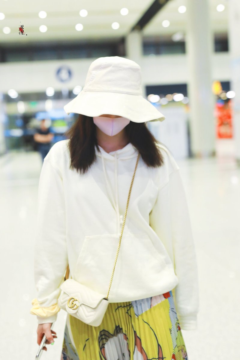 PipaPinky's tweet photo. 190812 PEK🛫 🌙
#周洁琼 #kyulkyung #주결경 https://t.co/uUBwmM1UKJ