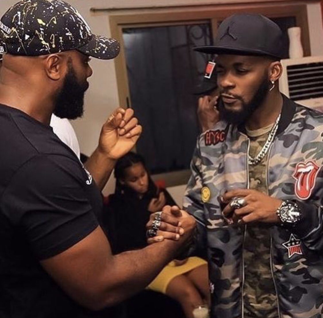 KaarisOfficiel1 tweet picture