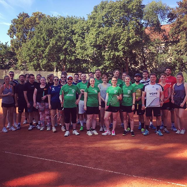 CrossFuechse's tweet photo. DCV-Pokal Gang 💚
.
.
.
.
#dcvpokal #crossminton #tournament #speedminton #rudelliebe #füchseberlin #crossfuechse #meinherzschlägtgrün #claycourt #anywhereanytime #thewindisyourfriend https://t.co/GF1UtFLNpF