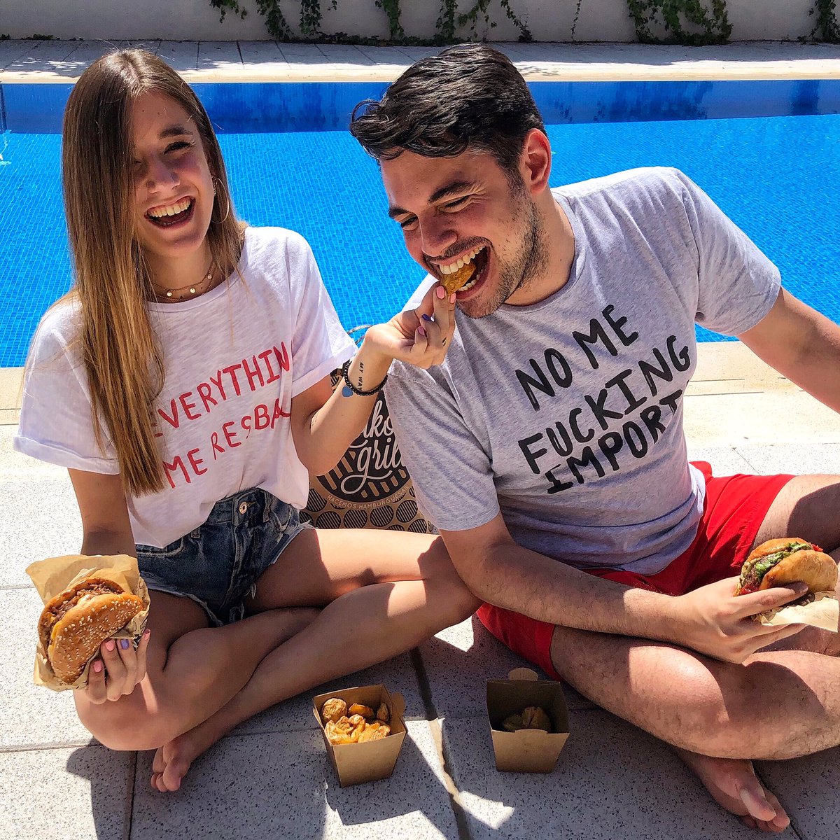 goiko's tweet photo. Tú: ⚡️La dieta no me fuc%*ng importa ⚡️, por eso estoy en #OperacionGoikini 🍔
Nosotros: Sorteo con @Deartee 🔥, 20 camisetas 👕+20 burgers 🍔 en Instagram @GoikoGrill. https://t.co/WLWjfTbS64