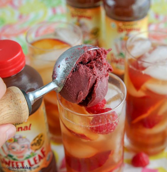 LTGfood's tweet photo. #AD | What happens when you take a refreshing glass of @sweetleaftea and add a little fizz, fruit & frozen sorbet? Dessert happens! Check out these Raspberry Peach Sweet Tea Spritzers from @eatmovemake: https://t.co/6mNvZLcvsP #sweetbutnottoosweet #keepitorganickeepitreal https://t.co/EpfUSZqY09