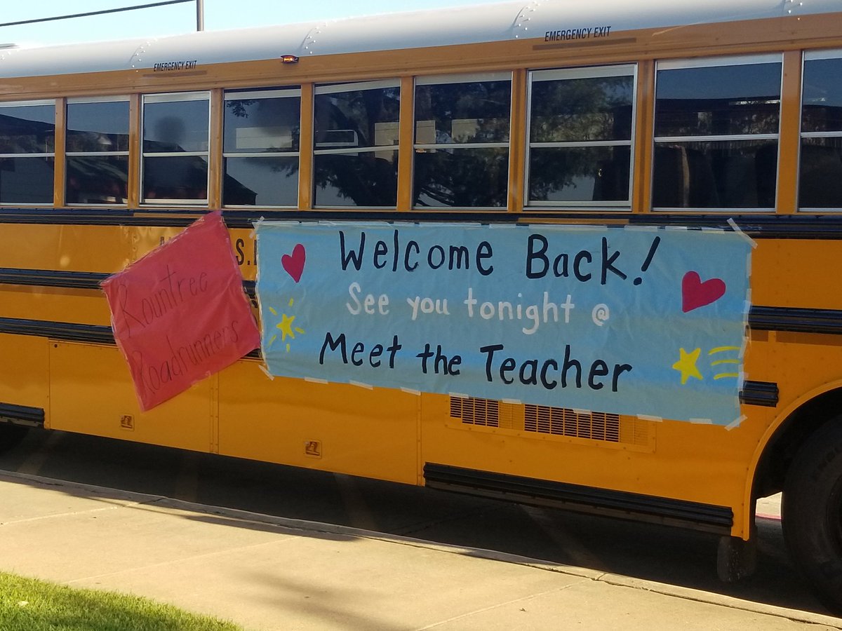 StoryPrincipal's tweet image. Greets and Treats are underway this morning.  We love hugging on our @rountreerr families!
#MeettheTeacher #popsicles #excitementintheair