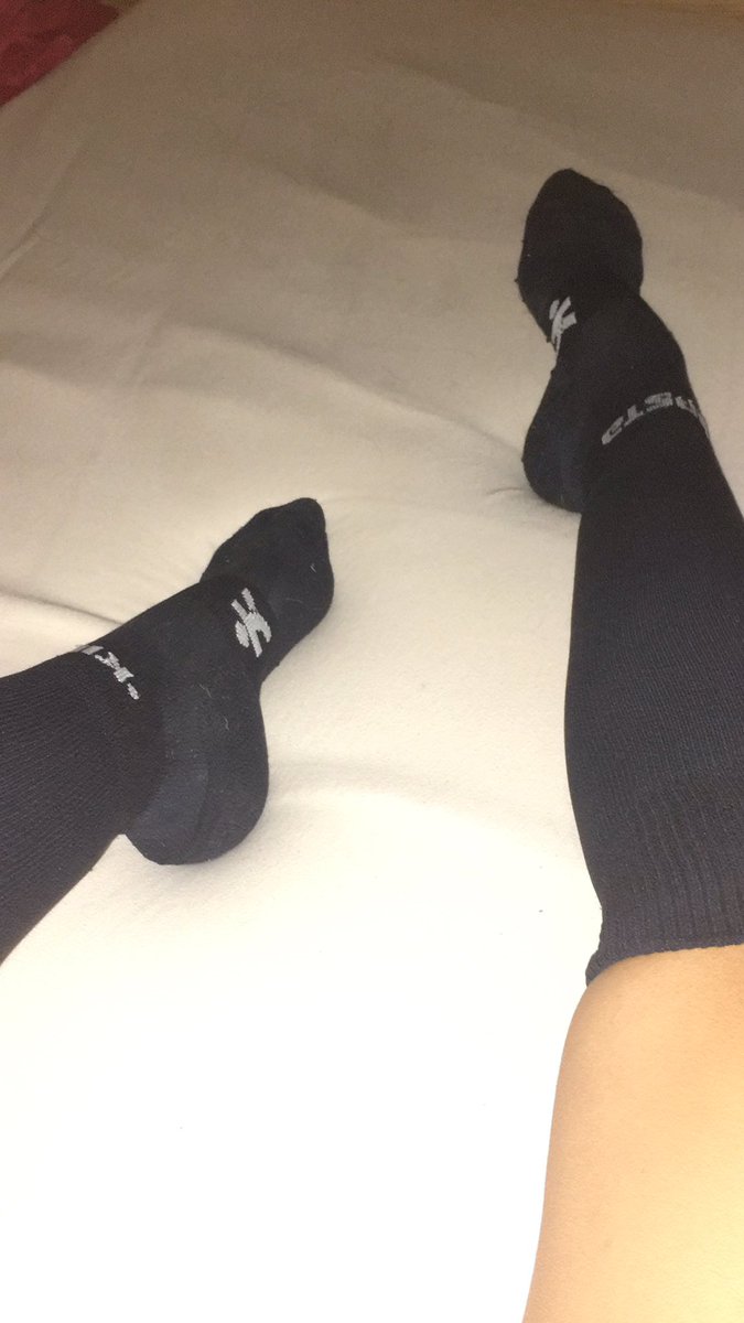 theagkl3's tweet photo. Quelqu’un veut des photos?😉
#moneyslave #moneymiss #soumis  #fetichiste #pieds #nudes #domina https://t.co/gTHVaf9dyF