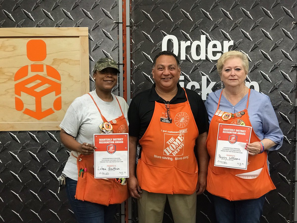 Mid South Store 725 recognizing the Quarterly District associates for outstanding customer service!!!