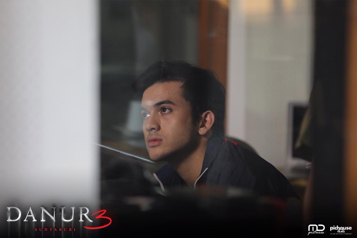 Rizkyyoursinaa's tweet photo. Siapa yg uda gak sabar nonton #danur3sunyaruri di bioskop ? ☝️
Tungguin peran rizky sebagai dimas ya tgl 26 september 2019
#rizkynazarproject #mdpictures #rizkyyourskompak #teamdimas https://t.co/Ec4nj5Gnee