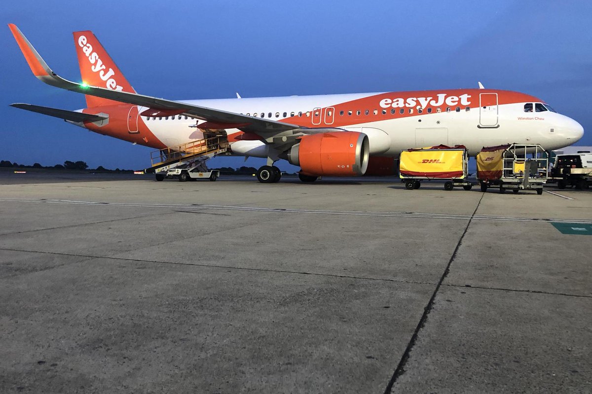 AshleyCrystal22's tweet photo. easyJet accused of ignoring rules for 'failing to book passengers on other airlines after cancelled flights' https://t.co/OCXofGB20X https://t.co/53x1cRzKLR