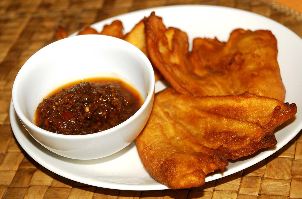 arieparikesit's tweet image. Apalagi #pisgor pakai sambal ikan roa, sedap power👌 ini makanan tempatan di Indonesia bahagian timur, ubi kayu, talas, sukun semua dicelup ke sambal roa.