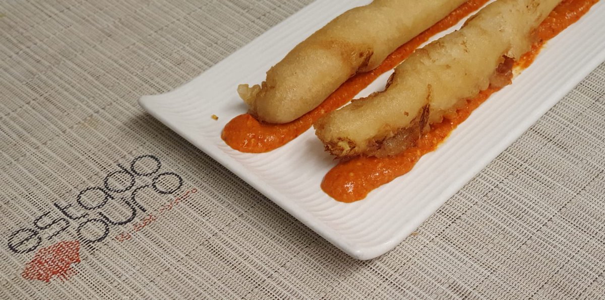 APERITIVO ❤️: Dícese del mejor momento para probar los cojonudos en tempura con salsa romesco y ¡a brindar! 🥂
.
.
.
#EstadoPuro #PacoRoncero #TapasEnEstadoPuro #DeliciasEstadoPuro