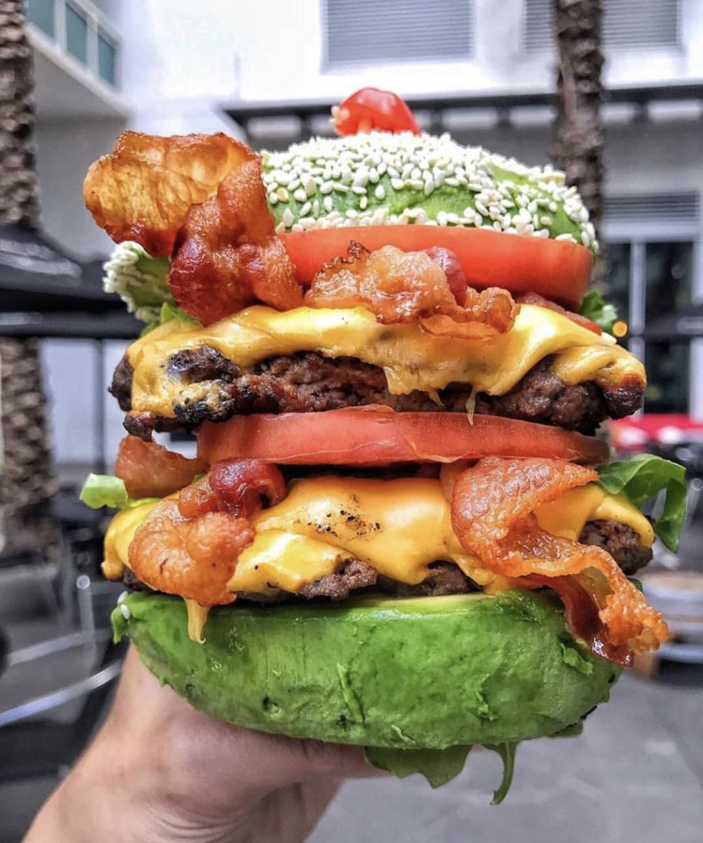 Feast your eyes on this! Avocado buns at <a href="/amourdemiami/">Amour de Miami</a> 😋 #becauseavocadotoastissolastyear #nocarbs #food #soflo