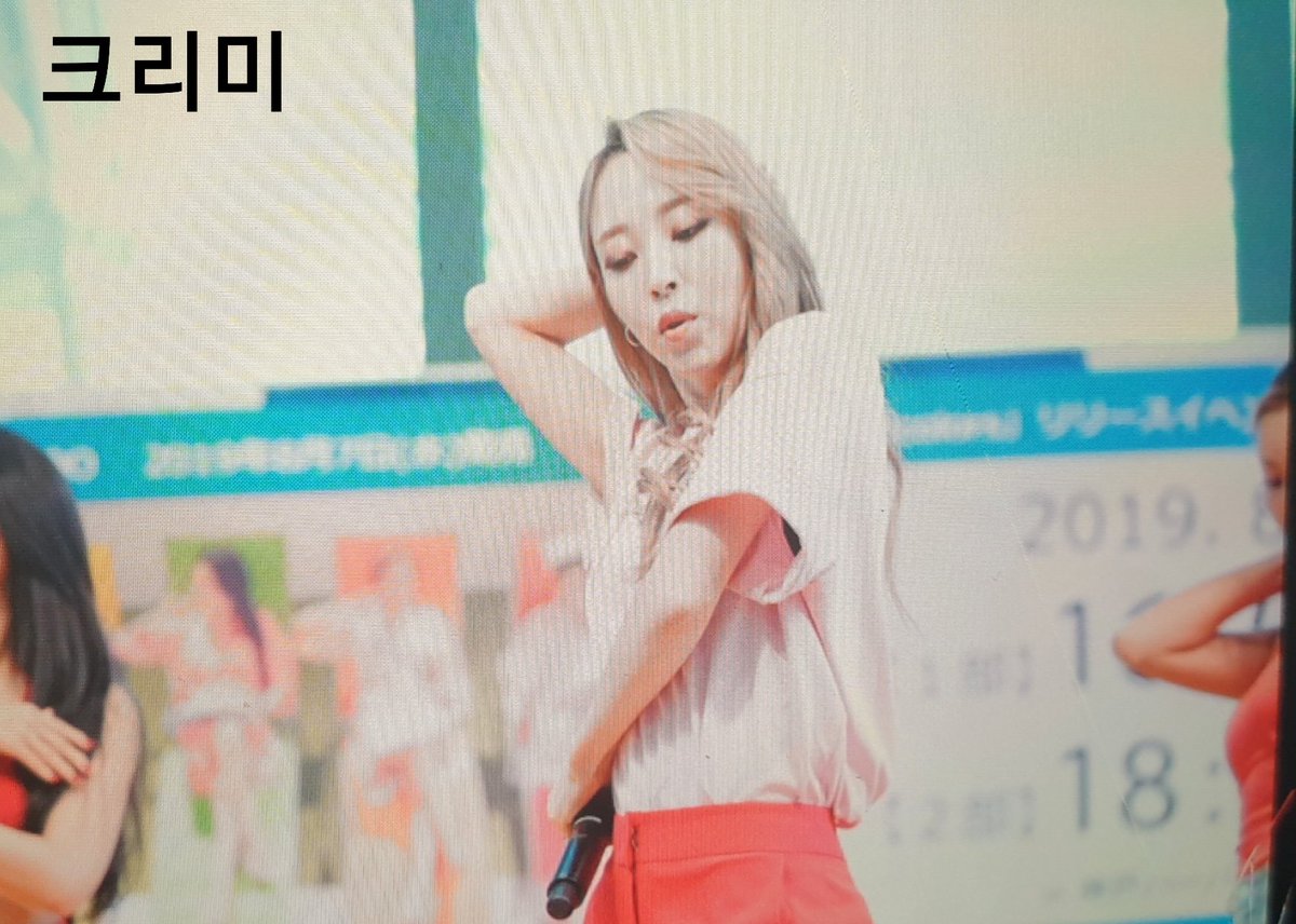 creamy_mmm0619's tweet photo. 190812 고베 릴리즈 프리뷰

더운데 너무 고생했어~😂
여름엔 에어컨 빵빵한데서만 
무대 할수있길~~🙏🙏

#MOONBYUL #문별 #MAMAMOO #마마무 https://t.co/UJVI1fw2fc