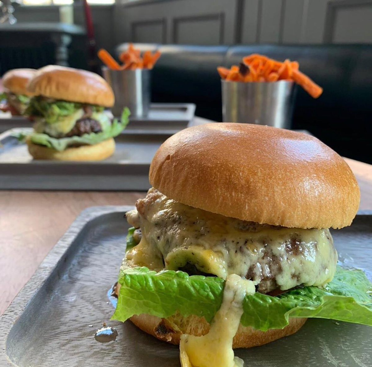Roll up those sleeves and dive into our delicious burgers 😍 
Get 2 for £15 every Monday night! 🍔🍔
#burgertime #Beast #BeefBurger .