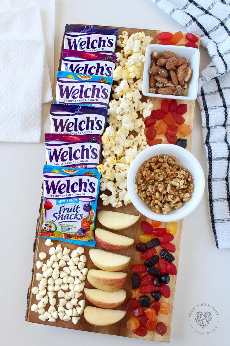 #sponsored Display a variety of snacking options on a board like this to give the children in your life a special treat when they come home from school hungry. <a href="/WelchsFruitSnck/">Welch's Fruit Snacks</a> smartschoolhouse.com/easy-recipe/af…  #WelchsFruitSnacks