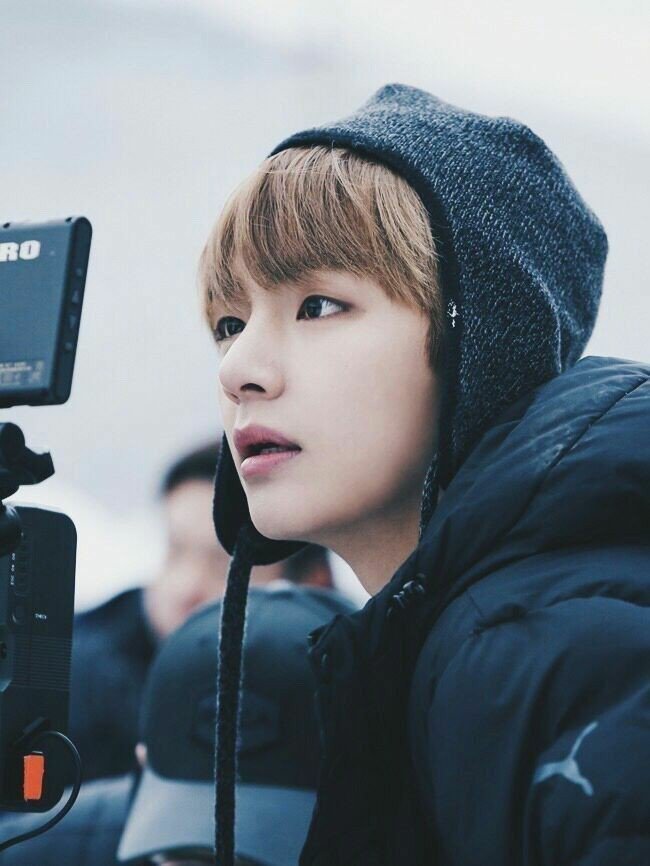 cofaime's tweet photo. I'm so happy! Queen never disappears! I will be listening to spring day tonight!  What's with you? cute taetae for you have a nice day!! #130Weeks_With_SpringDay https://t.co/ALYU42vQmT