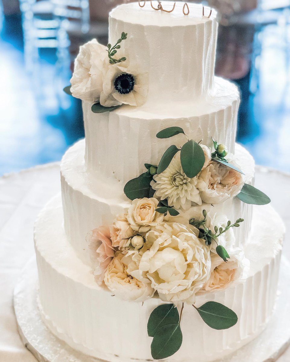 ItascaCClub's tweet photo. Avant Gardenia from St Charles, IL has left us and our bride and groom speechless! They absolutely transformed the space into a true fairy tale landscape. https://t.co/oGAmYeHfnd