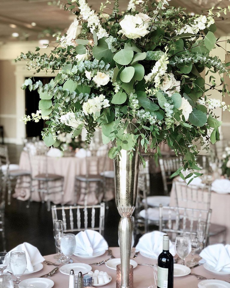 ItascaCClub's tweet photo. Avant Gardenia from St Charles, IL has left us and our bride and groom speechless! They absolutely transformed the space into a true fairy tale landscape. https://t.co/oGAmYeHfnd