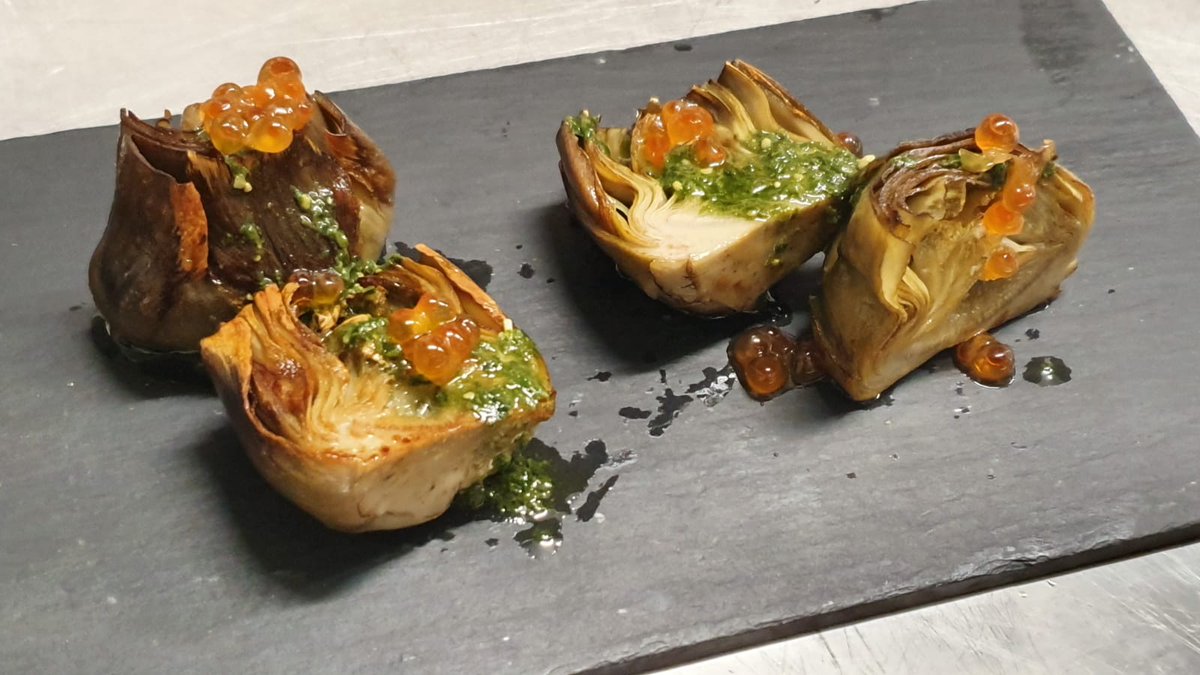 COLOR &amp; MUCHO SABOR 🧡💛Alcachofas confitadas con puré de mandarina, aceite de hierbas y huevas de trucha.
.
.
.
#EstadoPuro #PacoRoncero #TapasEnEstadoPuro #DeliciasEstadoPuro