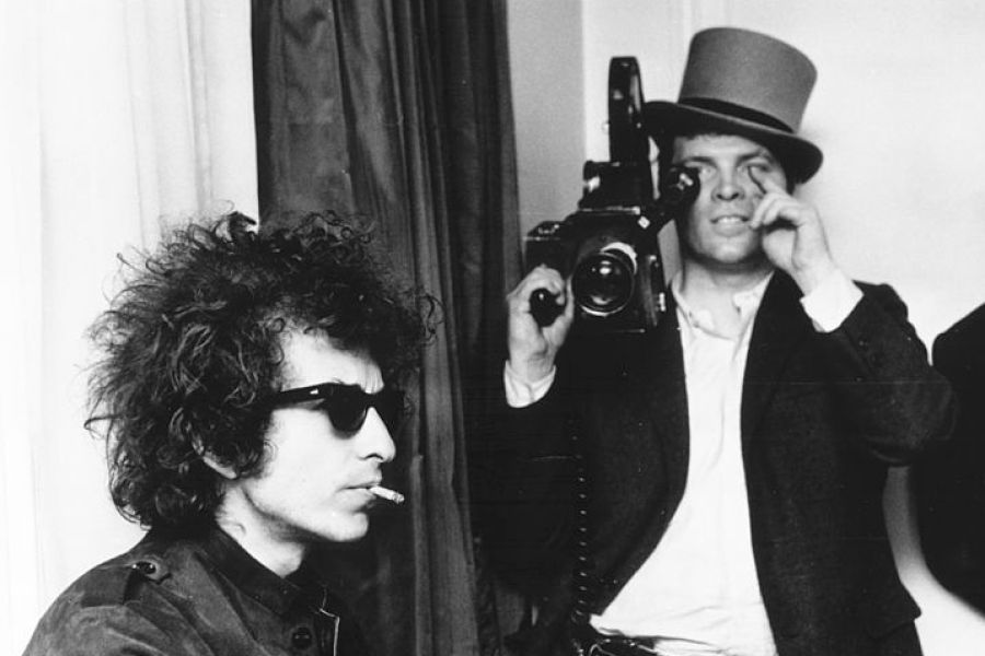 Comeridethwhale's tweet photo. #Pennebaker created the hand held camera documentary with his behind the scenes film of Dylan's 1965 tour of England: https://t.co/ht4SzabMYR
#Nowstreaming on #Criterion #Documentaryfilm #BobDylan #Handheldcamera #1960s https://t.co/JQni3c9hc8