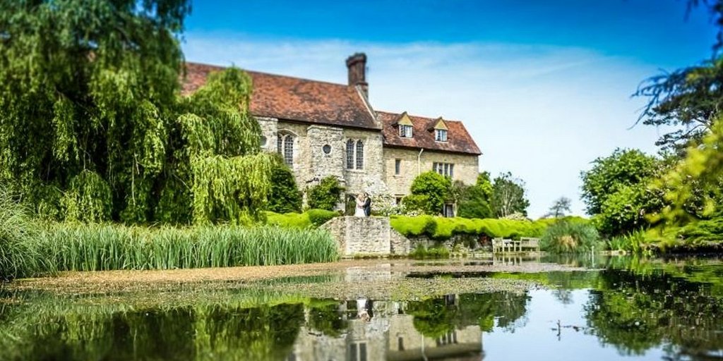 Looking forward to playing piano for a wedding at <a href="/NettlesteadPL/">Nettlestead Place</a> later this week. The ceremony will be held in the stunning vaulted medieval Undercroft. #weddinginspiration #kentishwedding