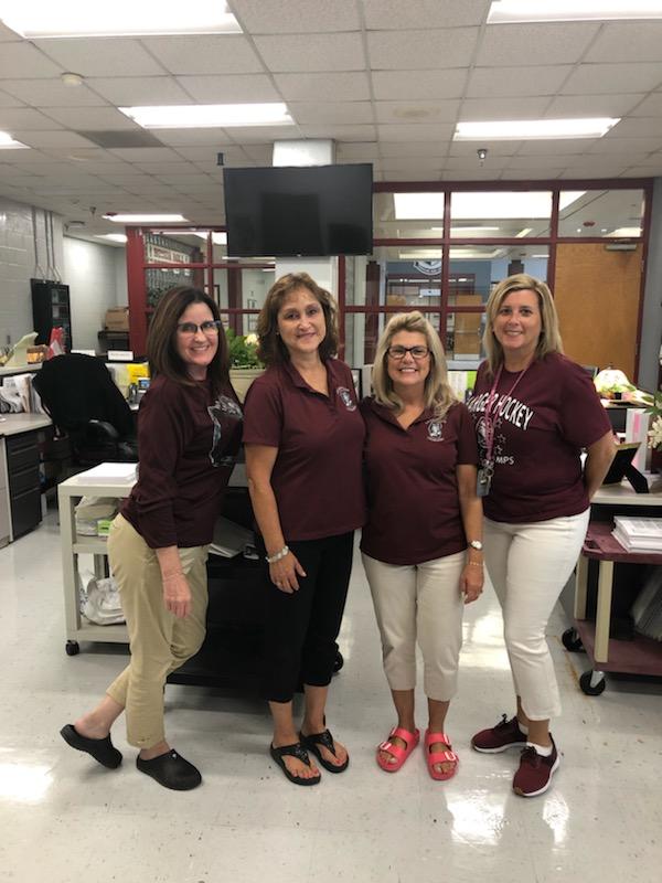 SpotsySchools's tweet photo. Welcome Back @ChancellorHS Chargers!!  #firstday2019SCPS https://t.co/Yv5rbJMwq3